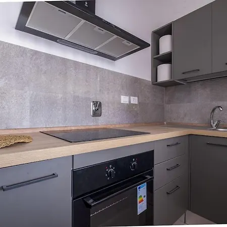 Apartment Affittichiari A *