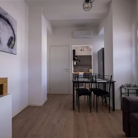 Apartment Affittichiari A *